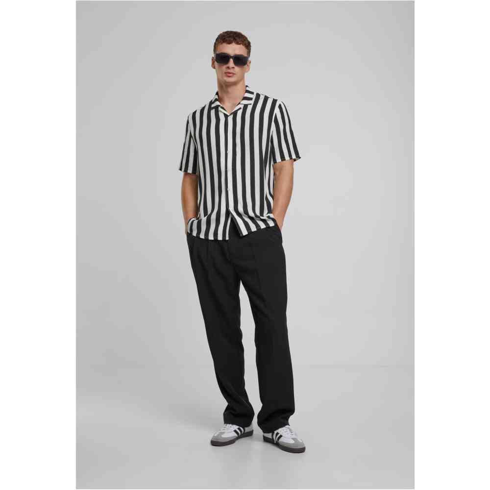 Urban Classics - Viscose AOP Resort Shirt - Black/Off white
